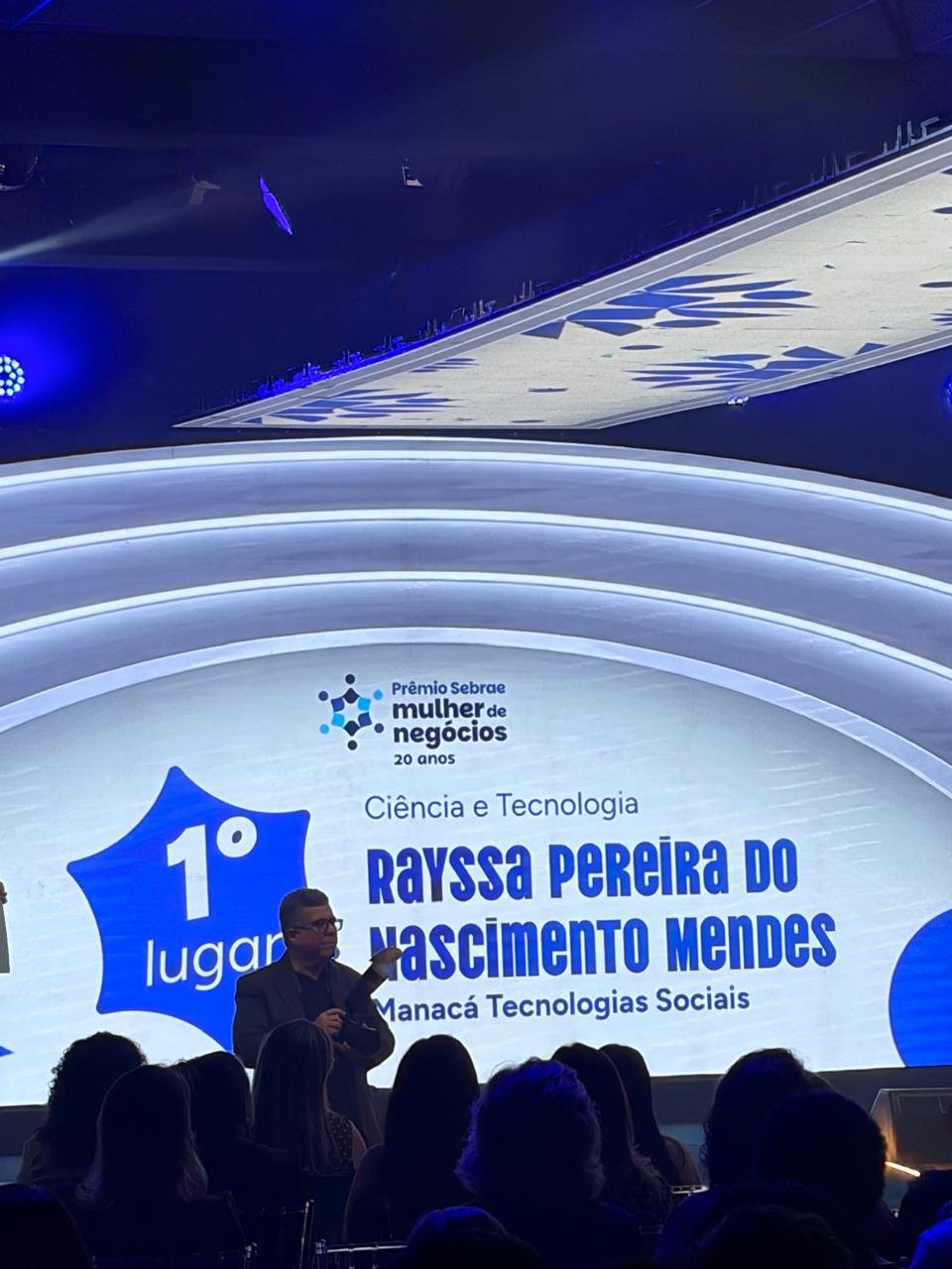 Anúncio da vencedora da categoria Ciência e Tecnologia no palco do Prêmio Sebrae Mulher de Negócios 2026